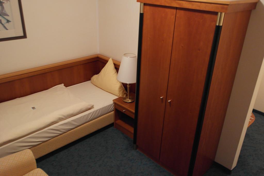 Hotel Jahnhaus Langenfeld  Szoba fotó