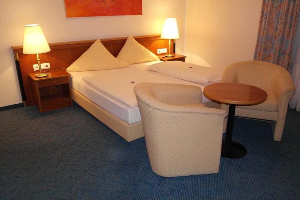 Hotel Jahnhaus Langenfeld  Szoba fotó